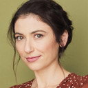 Robyn Buck als Ayla