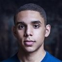 Aaron Hale als Adnan