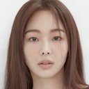 금새록 als Perfume Saleswoman