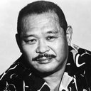 Harold Sakata als Direttore del museo