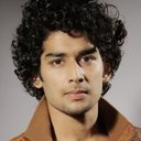 Priyansh Jora als Vicky
