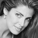 Elizabeth Giordano als Mia Reed