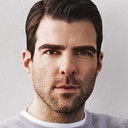Zachary Quinto als John Smith