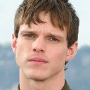 Finn Bennett als John