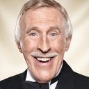 Bruce Forsyth als Swinburne