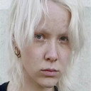 Paula Luna als Roxy