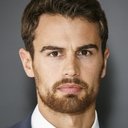 Theo James als Tobias "Four" Eaton