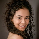 Natália Sacramento als Sarah