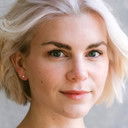 Claire Clancy als Deb