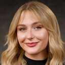 Alyvia Alyn Lind als Young Daughter