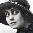 Mildred Manning als Bebe Larvache