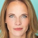 Katie Leclerc als Sleeping Girl 2