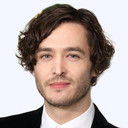 Alexander Vlahos als Luke
