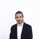 Gustavo León als 