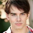 Addison Graham als Garret