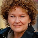 Maryedith Burrell als Mrs. Newman