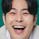 김해준 als Uncle Dong-chul