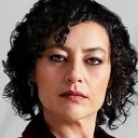 Nergis Öztürk als Komiser