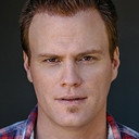 Matt McTighe als 30-Year-Old Cop