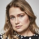 Merritt Wever als Maureen 'Momo' Haines