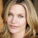 Natasha Henstridge als Editor