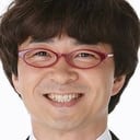 Kentaro Motomura als Igai (Dee's Lawyer)