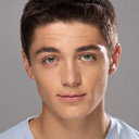 Asher Angel als Owen