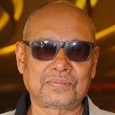 Anjan Dutt als Makaranda Pal