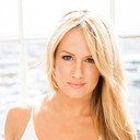 Jenn Brown als Hooter Girl