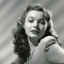 Lois Collier als Veeda