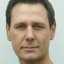 John Adam als Sgt. Learko / Lt. Jatog