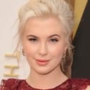 Ireland Baldwin als Young Sally