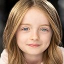 Emma Oliver als Young Zoe