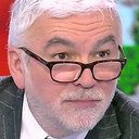 Pascal Praud als Self (archive footage)