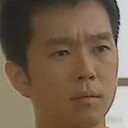 劉深宜 als Jewelry Store Worker
