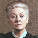 Rosalie Williams als Mrs. Hudson