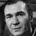 John Colicos als Sgt. Maj. Allan MacKenzie