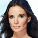 Gabrielle Anwar als Claire Holloway