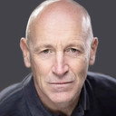 Russell Barnett als Dominic Clarke