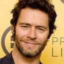 Howard Donald als Train Busker