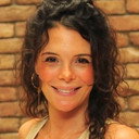 Mylla Christie als Eleonora Ferreira da Silva (Léo)