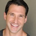 Lucas Ford als Johnny Kenston