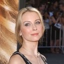 Emily Wing als Additional Stepford Wife