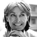 Jean Marsh als Nurse Wilson / Mombi