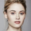 Virginia Gardner als Christina Raskin