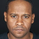 Norm Johnson als Inmate Librarian Ade Akionla