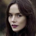 Valene Kane als Amy Whittaker