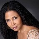 Wanda Nobles Colon als Latina Resident