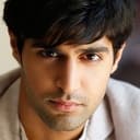 Tanuj Virwani als Urvil Raisingh