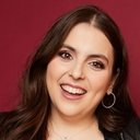 Beanie Feldstein als Nora